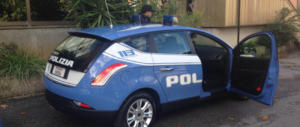 Roma, legato dai bengalesi mani e piedi al letto e rapinato di 3500 euro