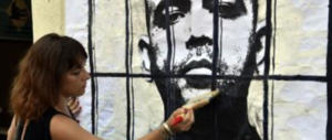 Pittura rossa, nuova provocazione anti-Salvini: “Saviano dietro le sbarre”
