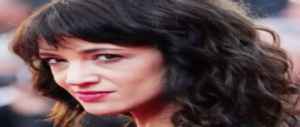 “Asia mi mandava i suoi video in topless”. Un altro attore contro la paladina del #metoo