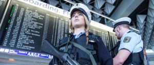 Caccia a un passeggero sospetto a Francoforte: evacuato l’aeroporto