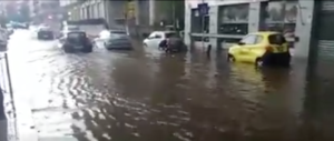 Un’altra bomba d’acqua colpisce Roma. Maltempo in tutto il Centro-Sud (video)