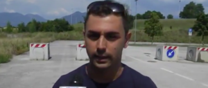 «Ora basta». E l’assessore sgombera con il carro attrezzi 25 mezzi dei rom