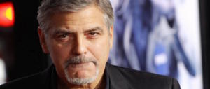Tragedia alla festa del film di George Clooney: scenografo trovato morto nel bagno