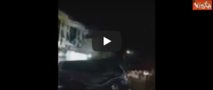 Terremoto in Indonesia, si scava tra le macerie. Bilancio drammatico (video)