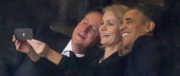 Da Obama a Macron: quei selfie ai funerali che piacevano alla sinistra (video)