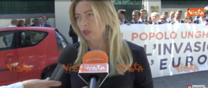 Meloni: «Vicini ad Orban e al popolo ungherese. Hanno avuto il coraggio di ribellarsi» (video)