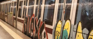 Roma, immigrato aggredisce un’anziana e le rompe il femore