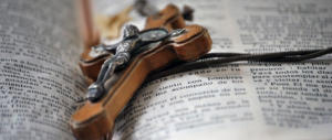 Rimini, anziana lascia le sue ricchezze alla Diocesi: sacerdote sotto accusa