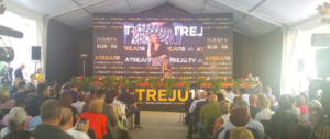 Denuncia, emozione, rabbia: 11 testimoni infiammano la gente di Atreju