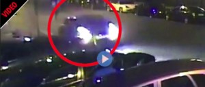 Grida “Sporchi islamici” e li investe davanti alla moschea: 3 feriti (video)