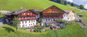 Non si vende casa agli italiani: l’Alto Adige vara una legge per i residenti