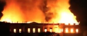 Uno spaventoso rogo devasta il Museo nazionale di Rio. In fumo reperti unici (video)