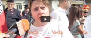 Scuola, maestre in piazza contro il governo: «Abbandona i precari» (video)
