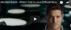 “Love”, il ritorno di Michael Bublé: «La malattia di mio figlio mi ha cambiato» (video)