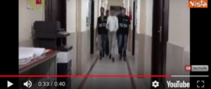 Rapina Lanciano, la madre del quarto uomo: «Deve soffrire». Filmato l’arresto (video)