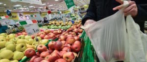 Le beffa dei sacchetti bio per la spesa: altro che 1 centesimo, li paghiamo molto di più