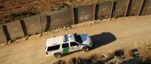 Messico, centinaia di agenti per non farsi invadere dai migranti. Trump ringrazia
