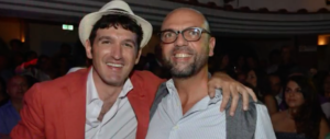 Alfano si è rifatto una vita: canta e balla nella taverna più “cool” di Capri (video)