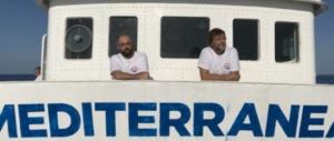 Ricordate il no global Casarini? Ora è in mare per “salvare” i migranti