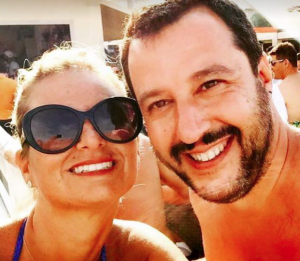 Eleonora Ferri in un selfie con il leader leghista Salvini