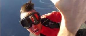 Il rapper-stuntman Jon James McMurray precipita dall’ala di un aereo e muore (video)