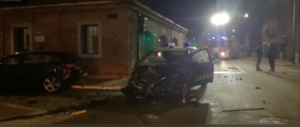 Terrore a Legnago, marocchino ruba un camion e si scaglia contro le auto