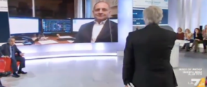 «Sei la controfigura di Savona»: scintille tra Gasparri e Rinaldi in tv (video)