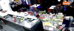Drammatica udienza per il raid al Roxy bar. I testimoni hanno paura e Casamonica urla…