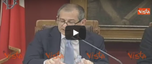 Battibecco Tria-Brunetta, interviene Borghi e spegne il microfono al ministro (video)