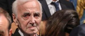 Addio ad Aznavour, cantante e poeta, comunista pentito che odiava Stalin
