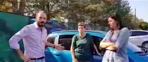 Italiana vive in auto, immigrati in B&B con piscina: accade nel rosso Mugello (video)