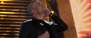 Tale e Quale a Eros… Mezzancella strappa applausi cantando come il vero Ramazzotti (video)