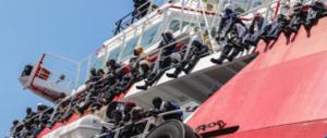 Rotta su buonismo e business: salpa Mediterranea, nave finanziata da Ong e Onlus