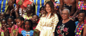 Melania Trump termina la missione in Africa: “Parlano solo dei miei vestiti”