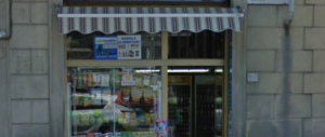 Vendeva alcolici ai ragazzini di Arezzo: sequestrato minimarket a un pakistano