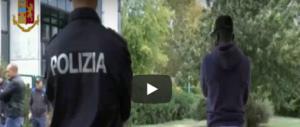 Savona, richiedenti asilo spacciano ai minorenni davanti alle scuole (2 video)