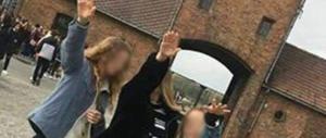 Saluto romano ad Auschwitz. E scatta il dovere dell’indignazione