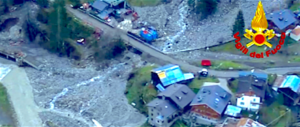 Maltempo, l’Italia in ginocchio. Frana di fango in Veneto, paesi isolati (video)