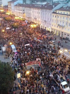 Il corteo rosso, visto dall'alto