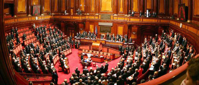 Gasparri e Calderoli: querela a Renzi per tutelare la credibilità del Senato. Interviene Grasso: vi invito a recedere Gasparri e Calderoli: querela a Renzi per tutelare la credibilità del Senato. Interviene Grasso: vi invito a recedere