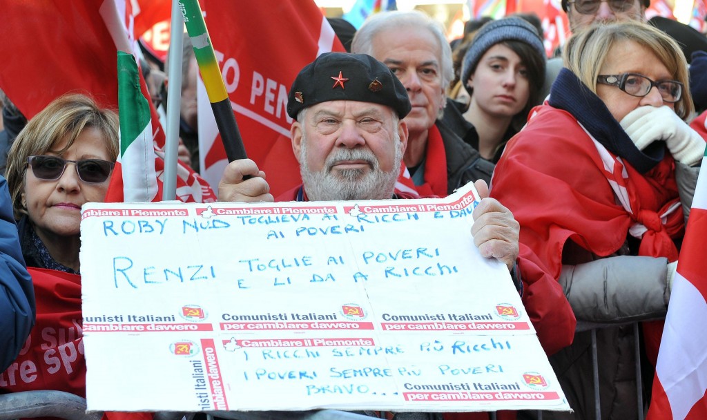 In piazza la sinistra-trash tra bare, “mostri” e rinoceronti (gallery)