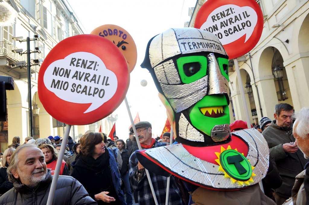 In piazza la sinistra-trash tra bare, “mostri” e rinoceronti (gallery)
