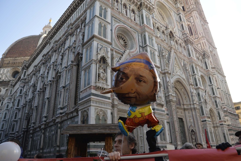 In piazza la sinistra-trash tra bare, “mostri” e rinoceronti (gallery)