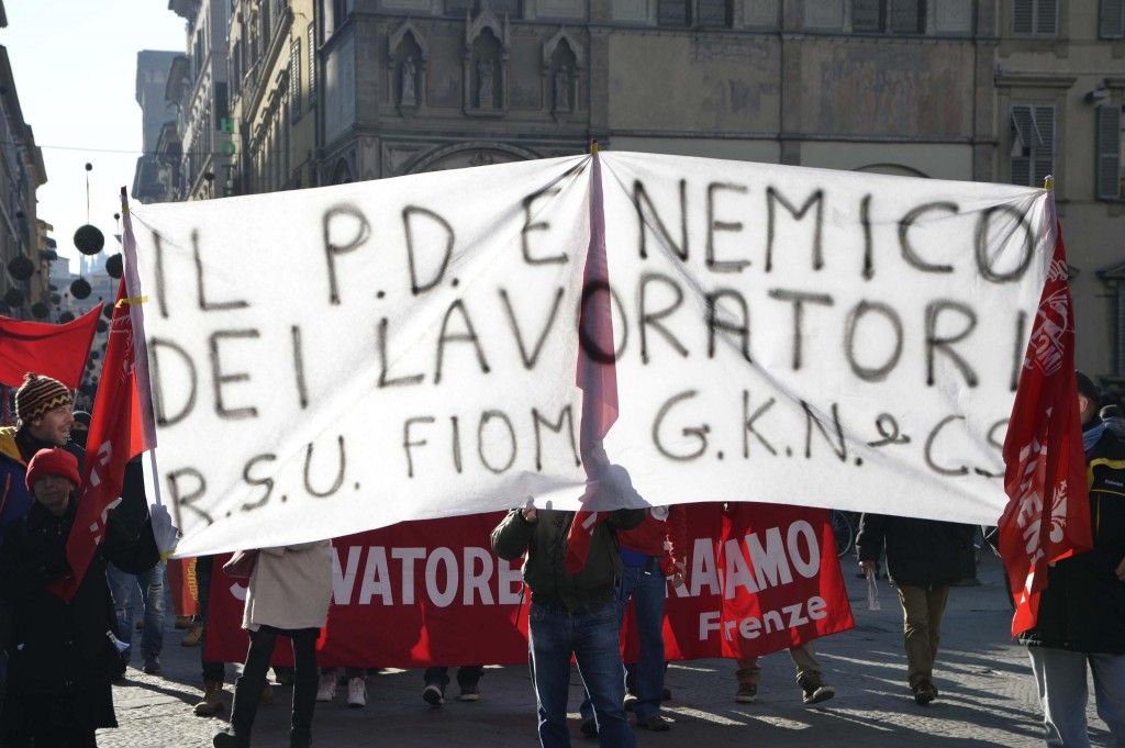 In piazza la sinistra-trash tra bare, “mostri” e rinoceronti (gallery)