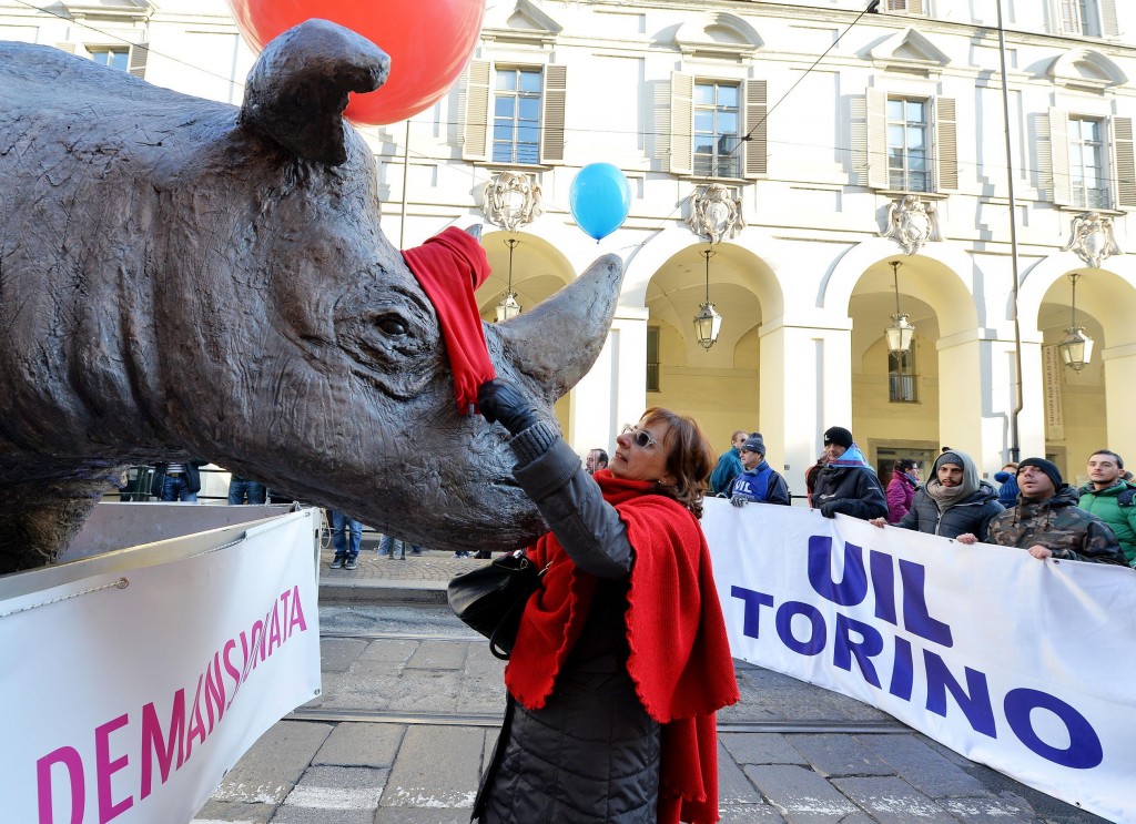 In piazza la sinistra-trash tra bare, “mostri” e rinoceronti (gallery)