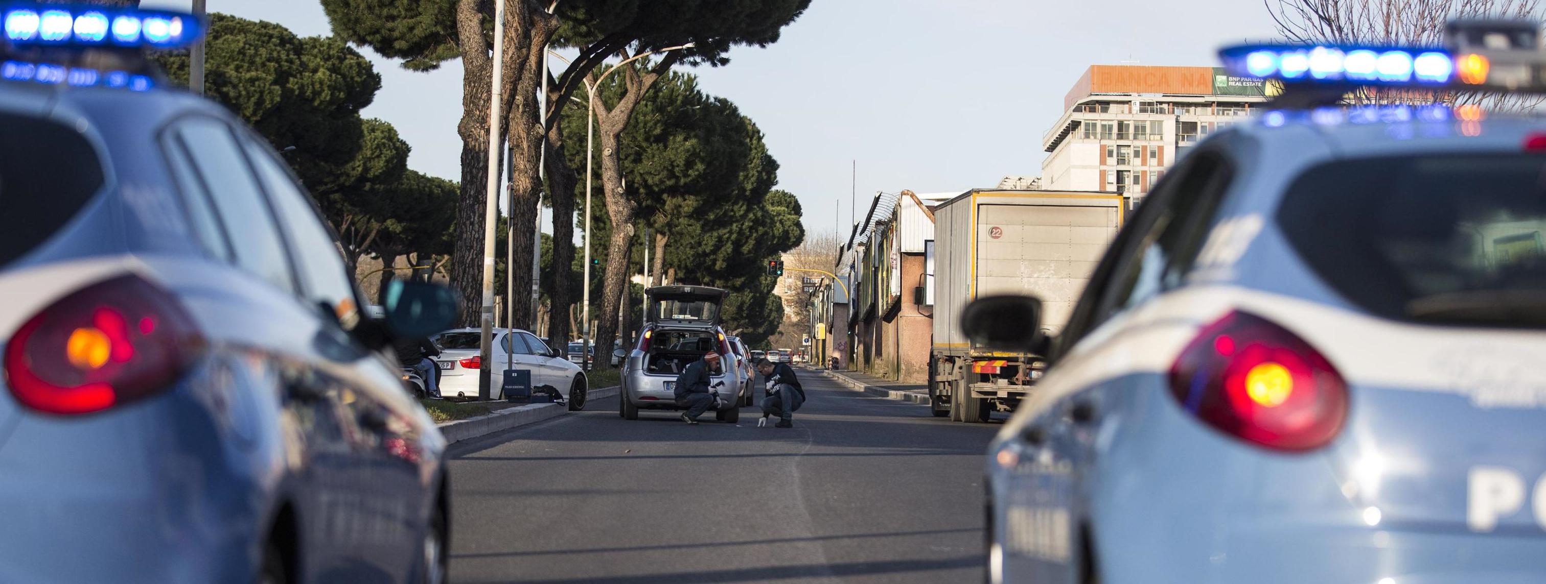 Forze dell'ordine al lavoro