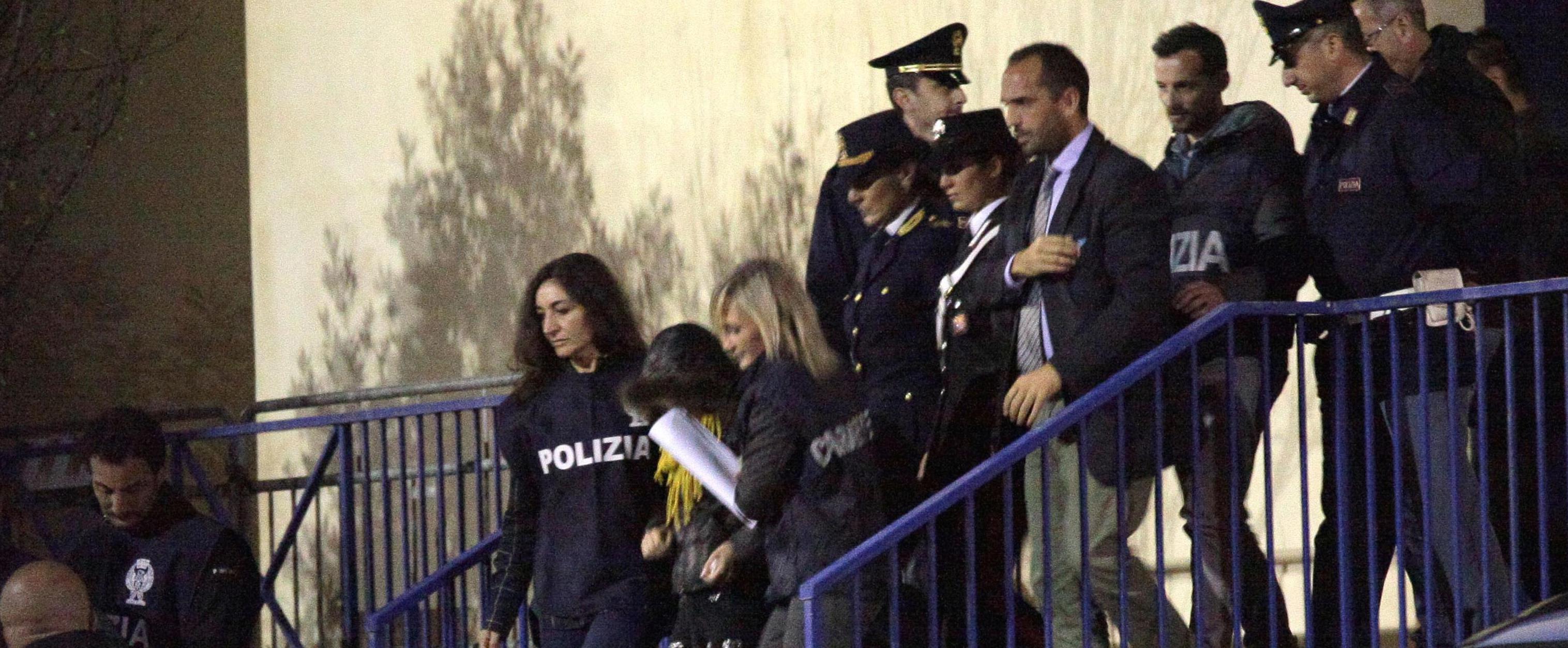 Veronica Panarello portata via dalla polizia