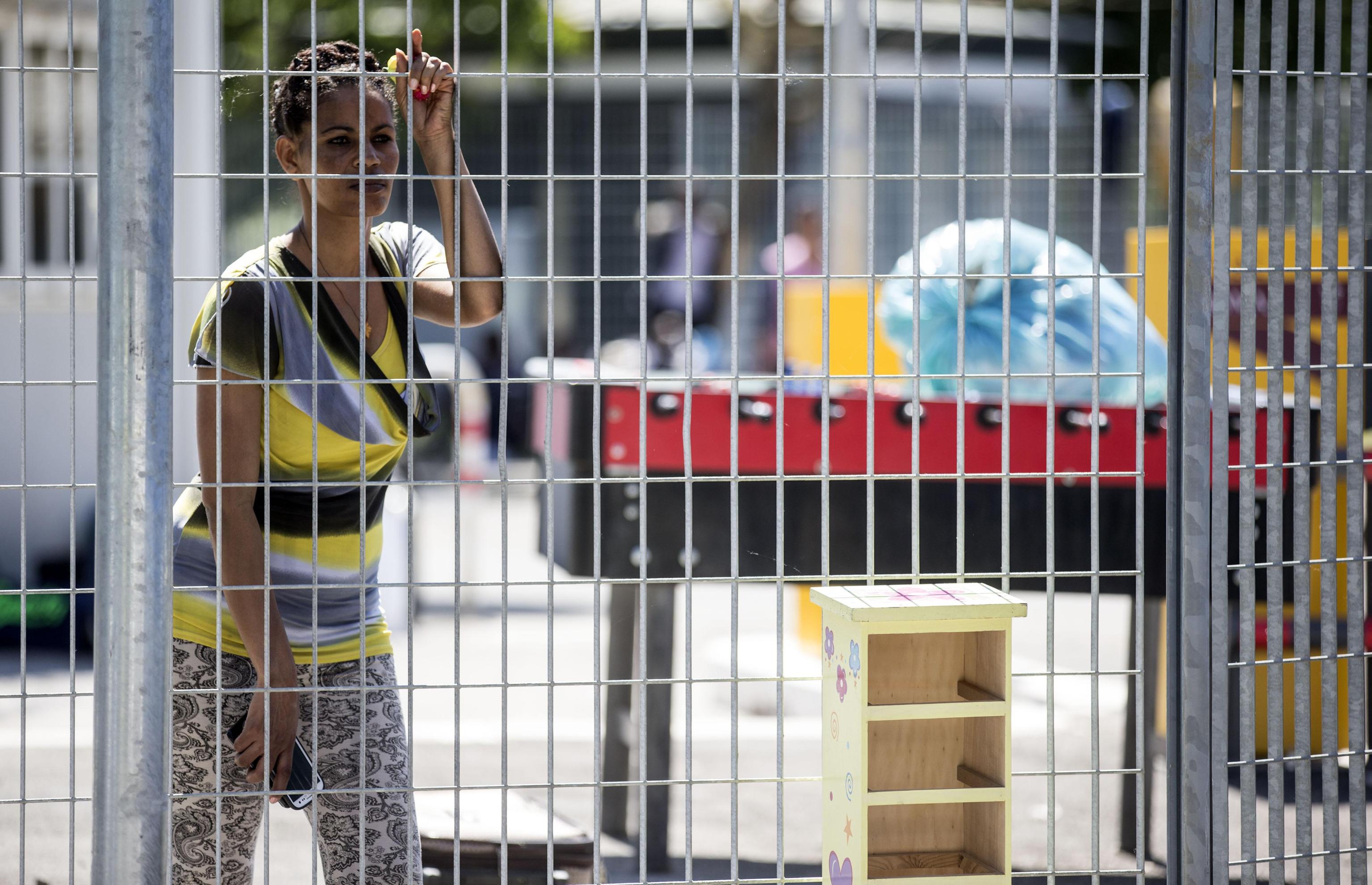 Sgombero insediamento abusivo a Roma, ferita vigilessa