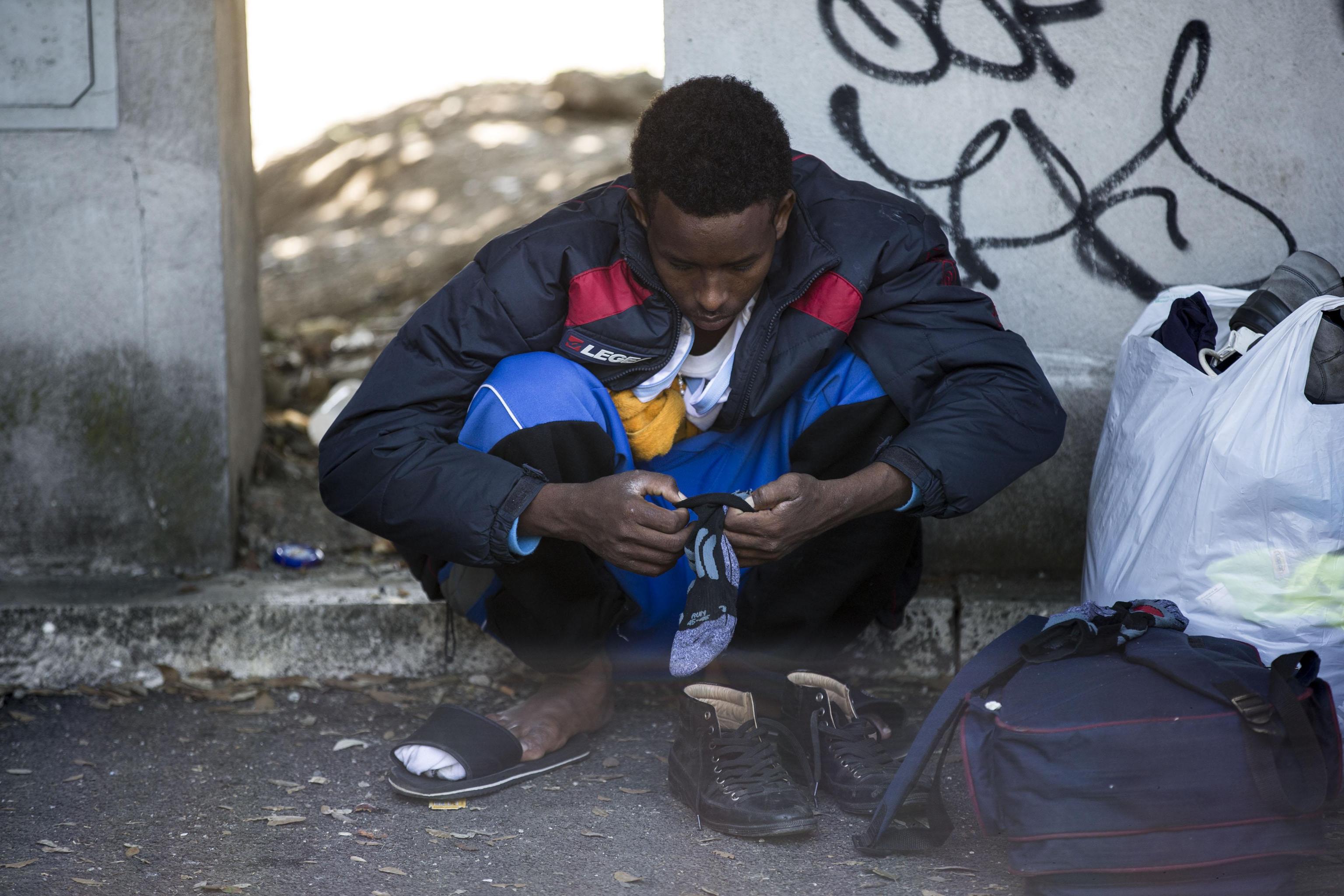 Sgombero insediamento abusivo a Roma, ferita vigilessa