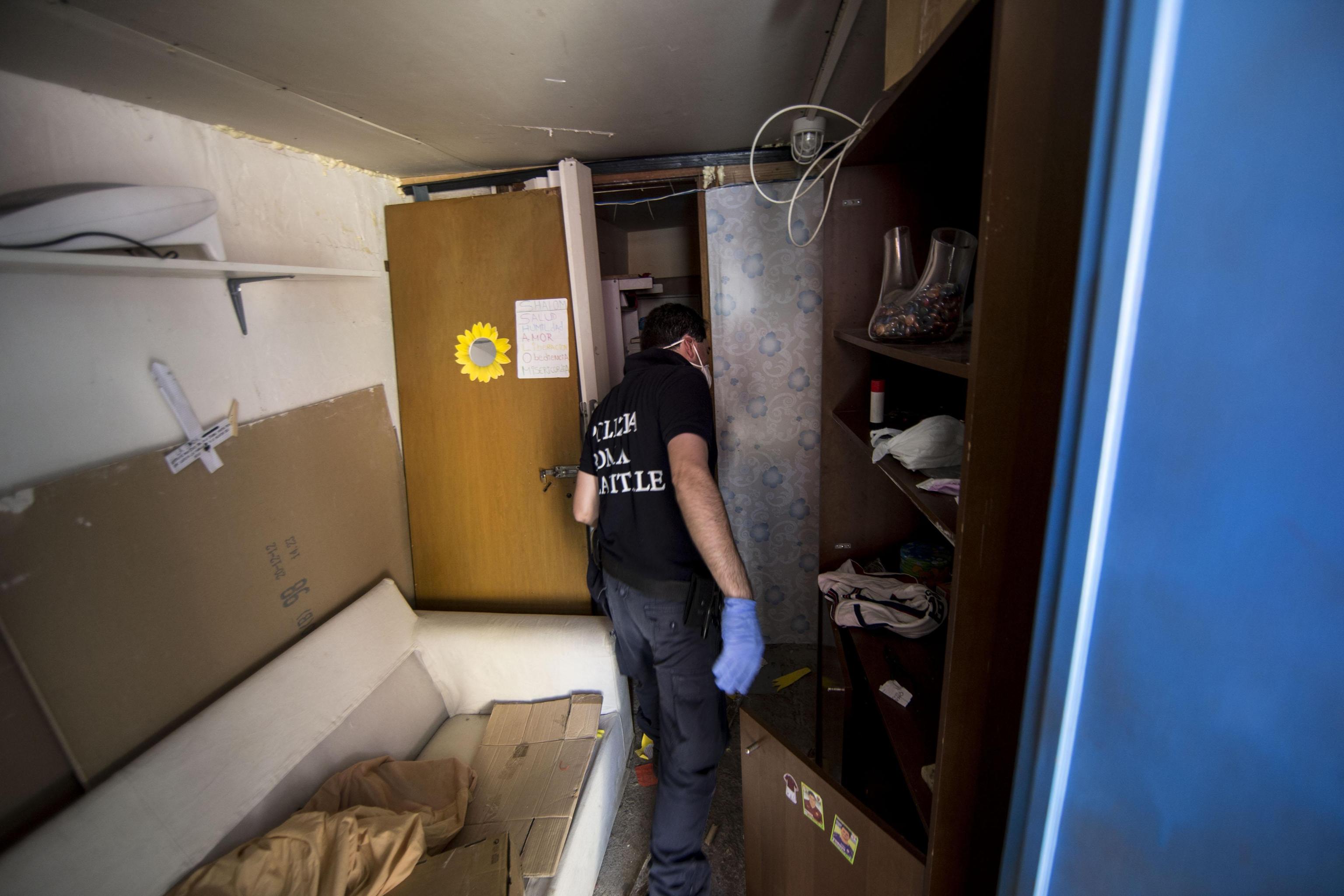 Sgombero insediamento abusivo a Roma, ferita vigilessa